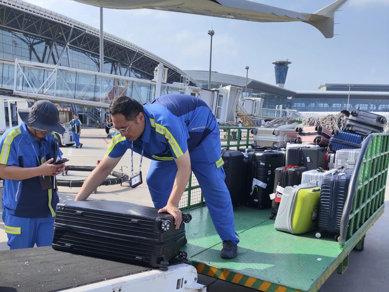 好飞山东丨山东省机场管理集团济南机场多措并举应对低温雨雪天气
